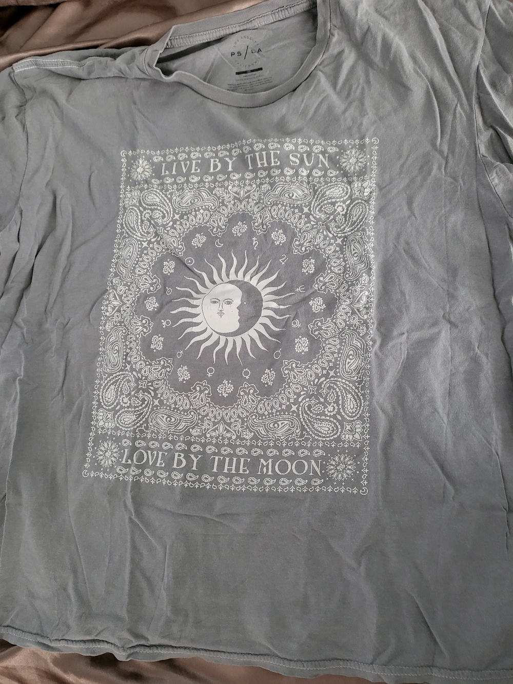 PacSun Gray Graphic Tee with White Sun & Moon Design